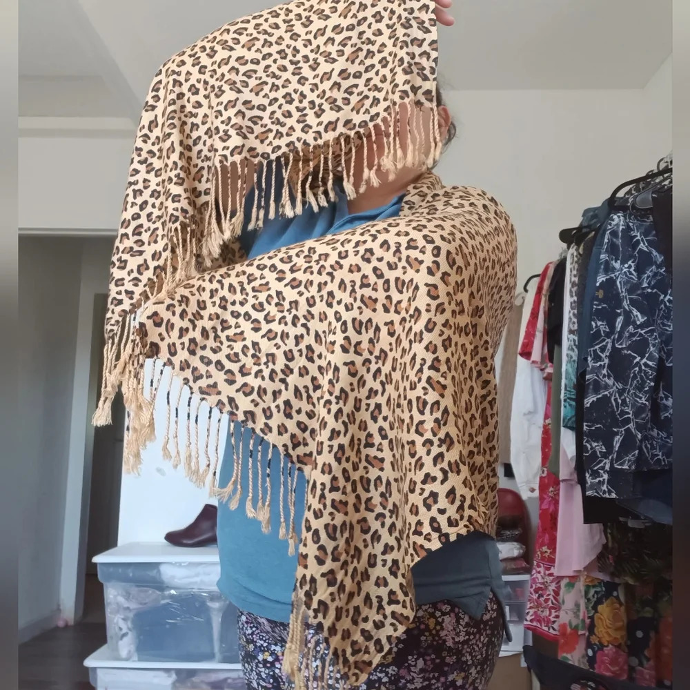NWT Animal print scarf Sarong Tassels Super Soft - Picture 3 of 6